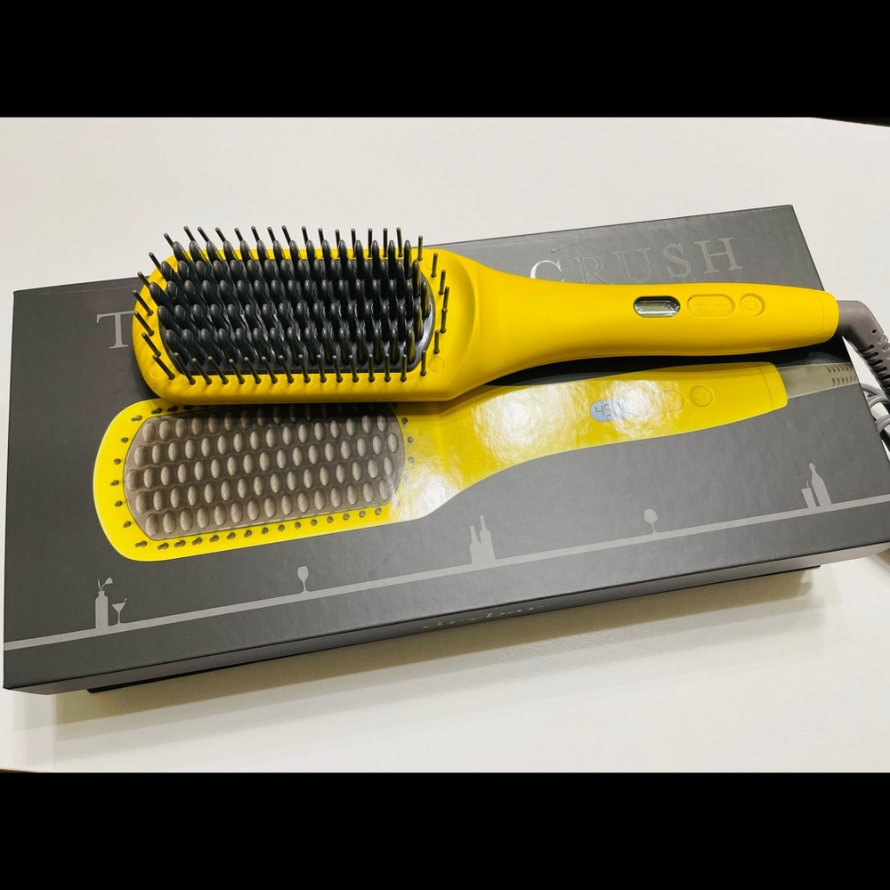 The Brush Crush Heated Straightening Brush
